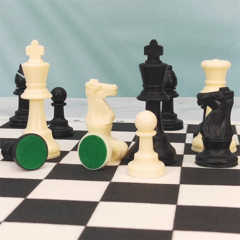 Set di Scacchi in Plastica, Altezza Re 75 mm, Pezzi degli Scacchi, Scacchiera in Pelle 35 cm, Gioco da Tavolo Standard Medievale