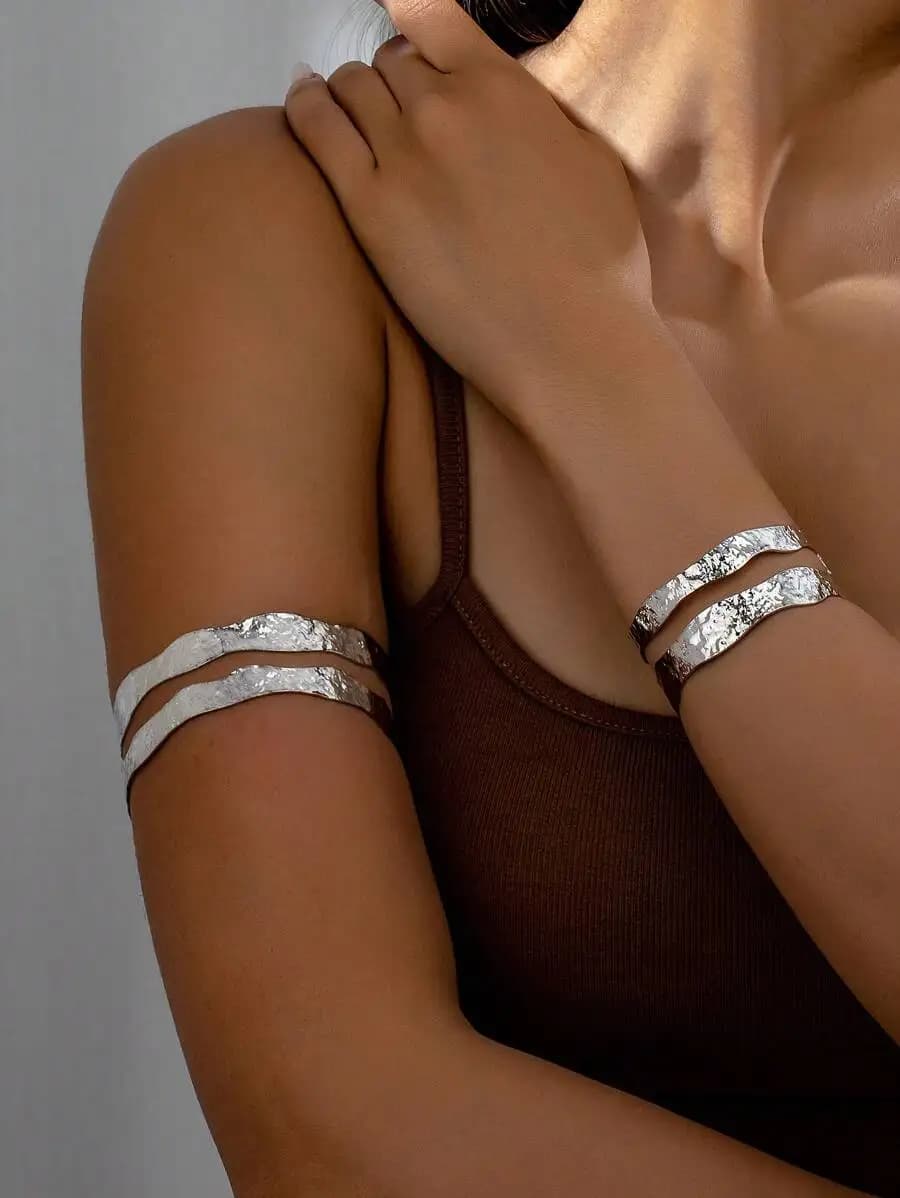 Set di 2 bracciali vintage geometrici a polsino aperto e bracciali a fascia per il braccio