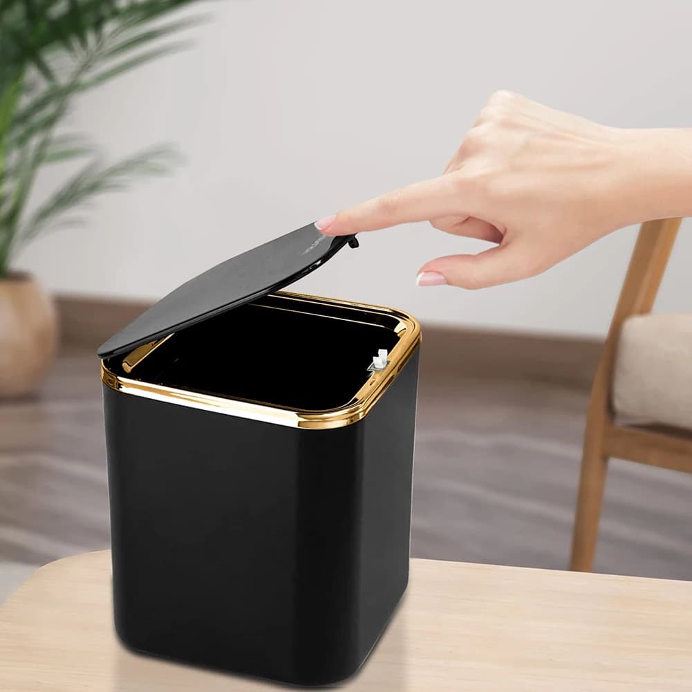 Mini bidoni dei rifiuti Cestino della spazzatura da tavolo Tavolo per la casa Pattumiera in plastica Forniture per ufficio Bidoni della spazzatura Articoli vari portatili per auto Scatola a botte