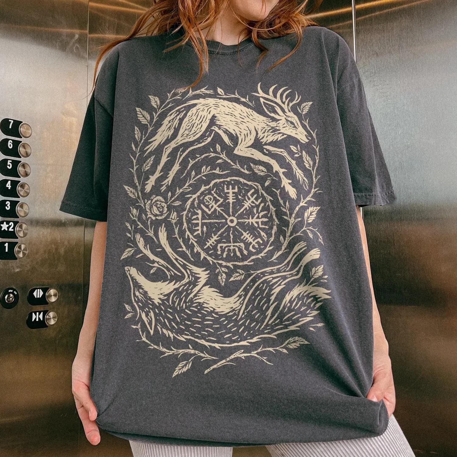 Top da donna Lupo e cervo Linocut T Shirt da uomo T-shirt in cotone unisex Vintage Norse Vegvisir Forest Mystical Animal Tee Viking Tops