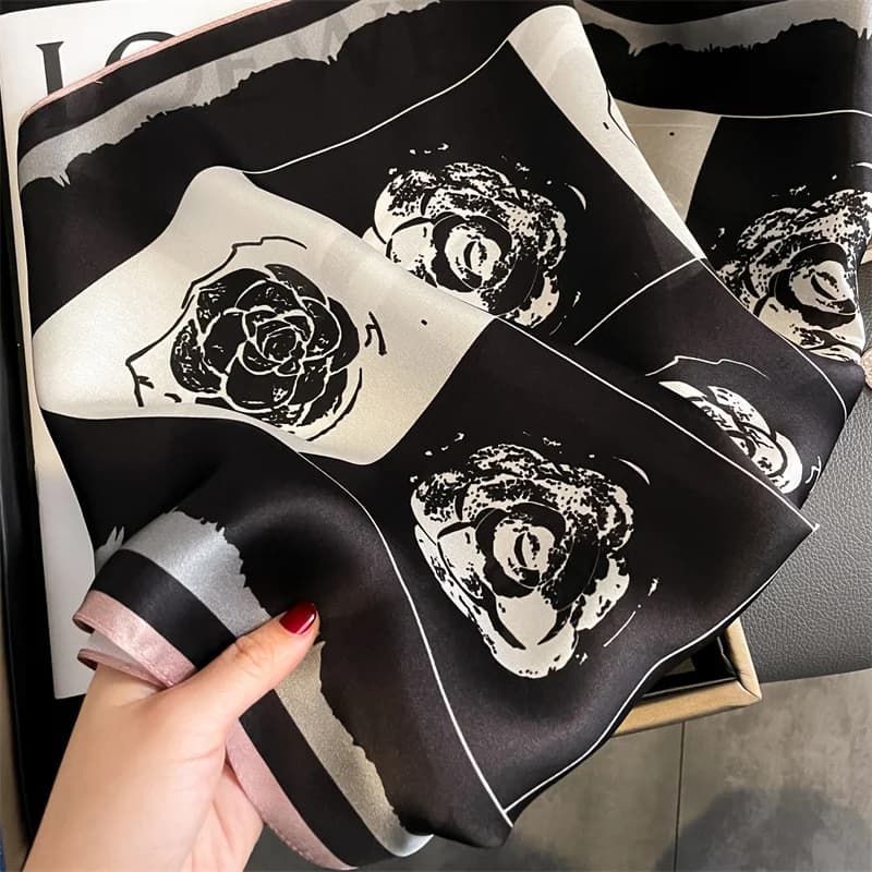 Sciarpe di marca Stampa floreale Sciarpa di seta twill al 100% Scialli da donna Design di lusso Sciarpa Hijab Sciarpe quadrate Bandana Fascia Hijab