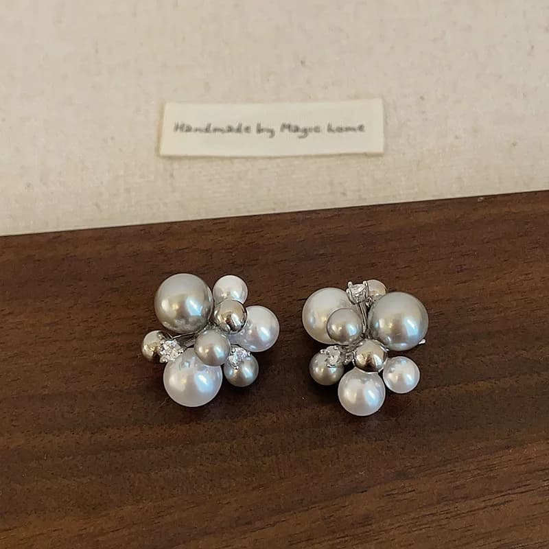 Raffreddare freddo grigio bianco perla zircone temperamento orecchini a bottone gioielli di moda di lusso leggeri per le donne regali squisiti