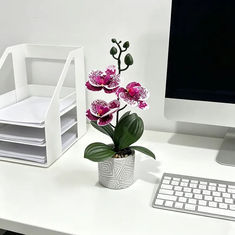 Orchidea Phalaenopsis artificiale in vaso, fiore finto in plastica morbida per decorazioni domestiche, matrimoni, tavoli, scrivanie e composizioni floreali.
