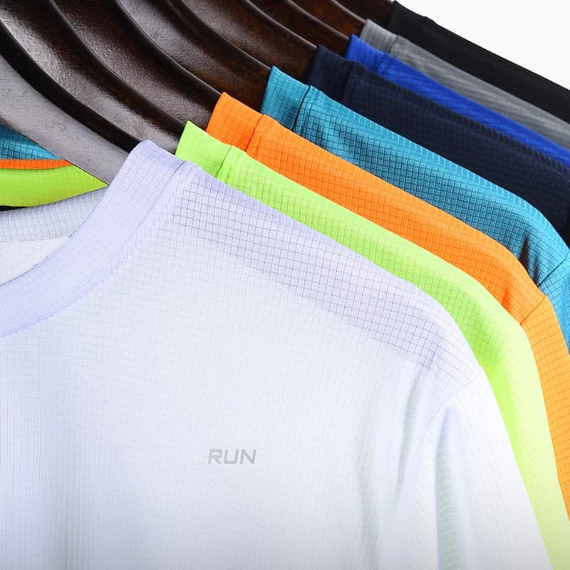 T-shirt da uomo estiva a maniche corte T-shirt casual Top da uomo T-shirt da palestra da corsa ad asciugatura rapida T-shirt con o-collo traspirante Abbigliamento uomo