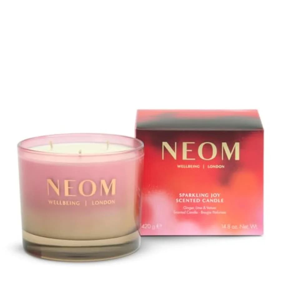 Candela Profumata Sparkling Joy per Soggiorno, Cera di Soia, Ambra Dorata, Design a 3 Stoppini con Fragranza Rinvigorente di Zenzero, Lime e Vetiver
