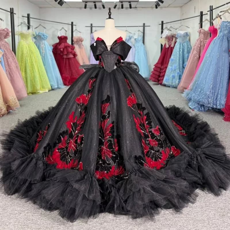 Abiti Quinceanera neri lucidi con spalle scoperte Applique con paillettes Perline in pizzo Fiocco di cristallo Tull a strati Festa di compleanno Dolce 16