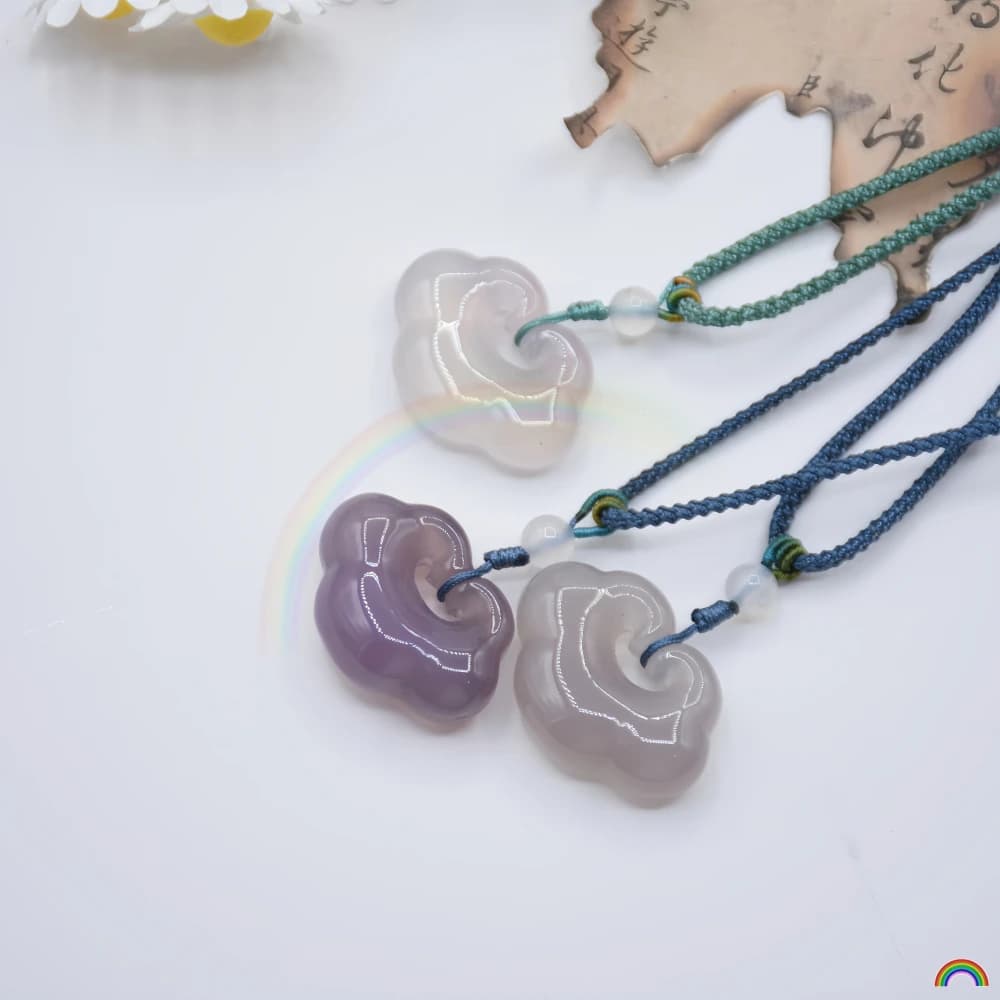 Ciondolo Portafortuna in Agata Naturale con Motivo Ruyi e Lucchetto, Design Cinese a Luce di Luna Bianca, Marca Rwbuy