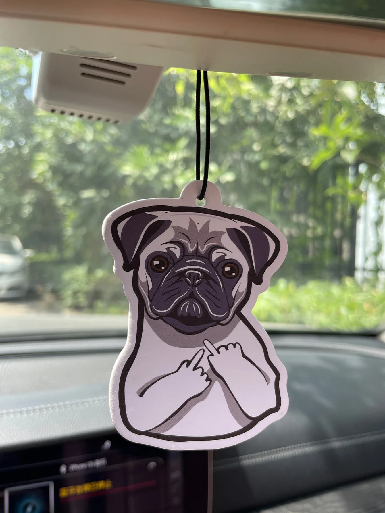 Profumo per Auto Dog/Hilton Fragranza Fresca Cinque Stelle e Deodorante Non Tossico | Oli Essenziali Naturali e Pastiglie Profumate per Aromaterapia (Noroili/Grapefruit/Cedro) | Modello da appendere e doppia funzione come clip per presa d'aria | Fragranza a Lunga Durata per 60-90 Giorni | Deodorante e Purificatore d'Aria | Adatto per l'uso in auto, case, armadi e bagni. | Stessa fragranza della quella venduta in negozio