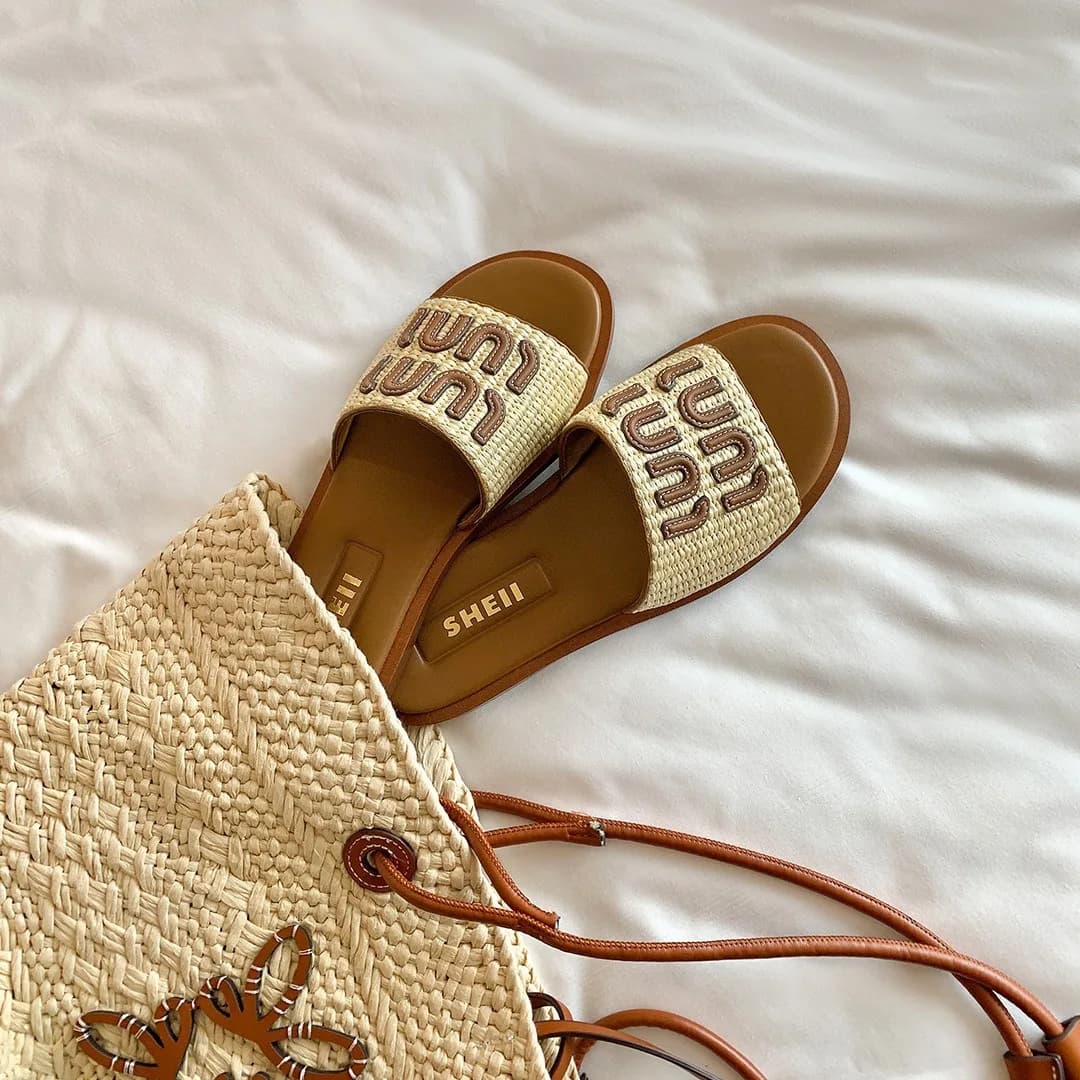 European Station 2025 Slippers at a line braided again summer arrival for women Capispalla Beach sandals for casual braided apartments for women