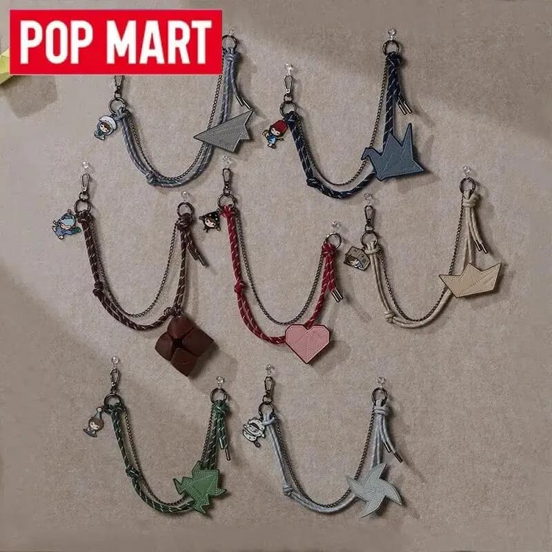 POP MART Hirono Echo Serie Catena con ciondolo Scatola cieca Giocattoli originali Bambole Scatola misteriosa Guess Bag Simpatico anime Figura Ornamento da tavolo
