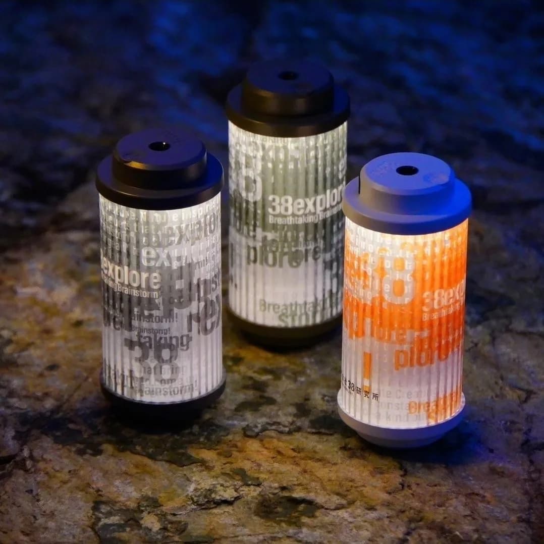 Luce LED per Tenda da Campeggio Decorativa, Edizione Collaborativa 38Explore, Ricarica USB, 16 Ore di Autonomia, Peso 200g