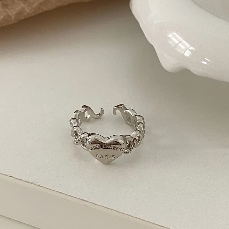 Anello a cuore dal design unico per donna, anello alla moda e personalizzato, squisito, lusso leggero, sensazione di fascia alta, anello aperto regolabile per l'indice