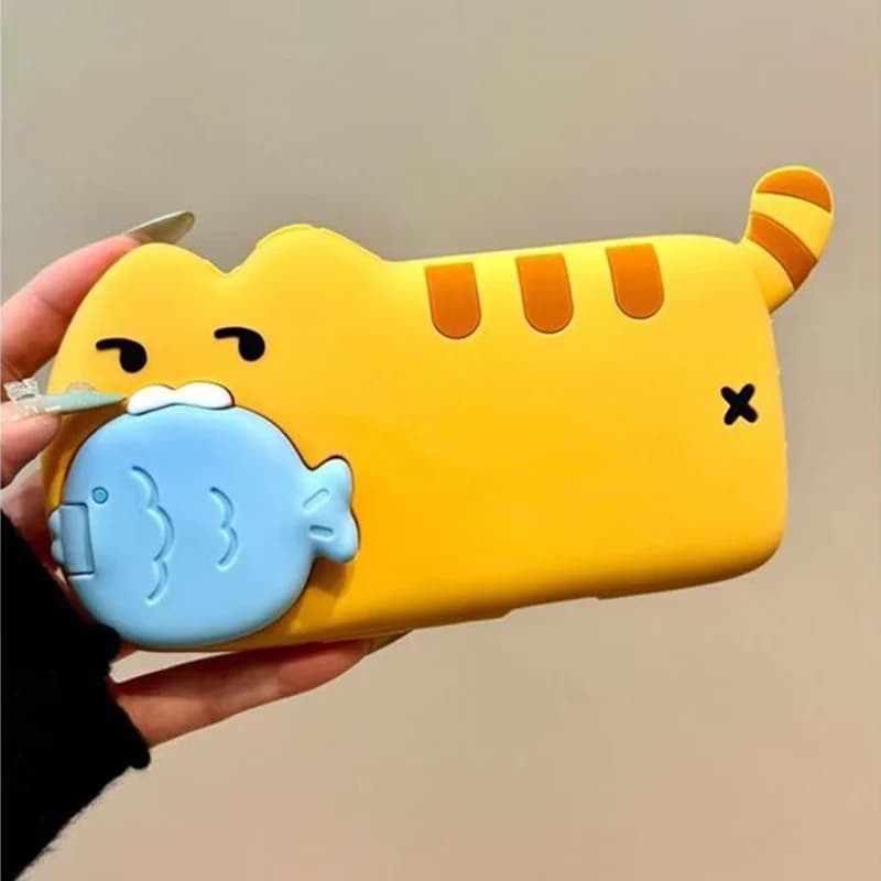 Nuova Cover Protettiva Coreana INS Creativa e Divertente a Forma di Gatto Cartone Animato che Mangia Pesce per iPhone 16 15 14 13 12 11 Pro Max