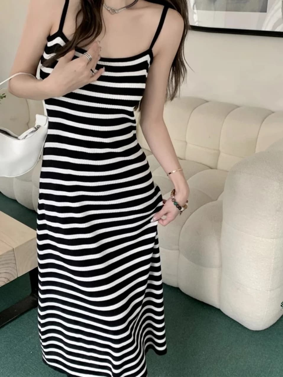 Sexy knitted dress with American neckline, new summer dress for women, sweet and refined, with slender waist, Korean style, for a first-love look.