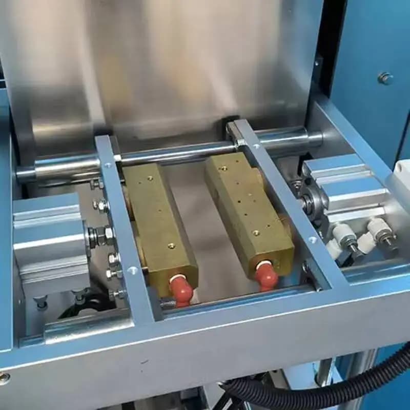 Riempimento del ghiaccio Imballaggio popolare Stick 4 Macchina per liquidi Confezione di incenso Triangolo Multi-calore Formaggio Miele Succo automatico Gatto