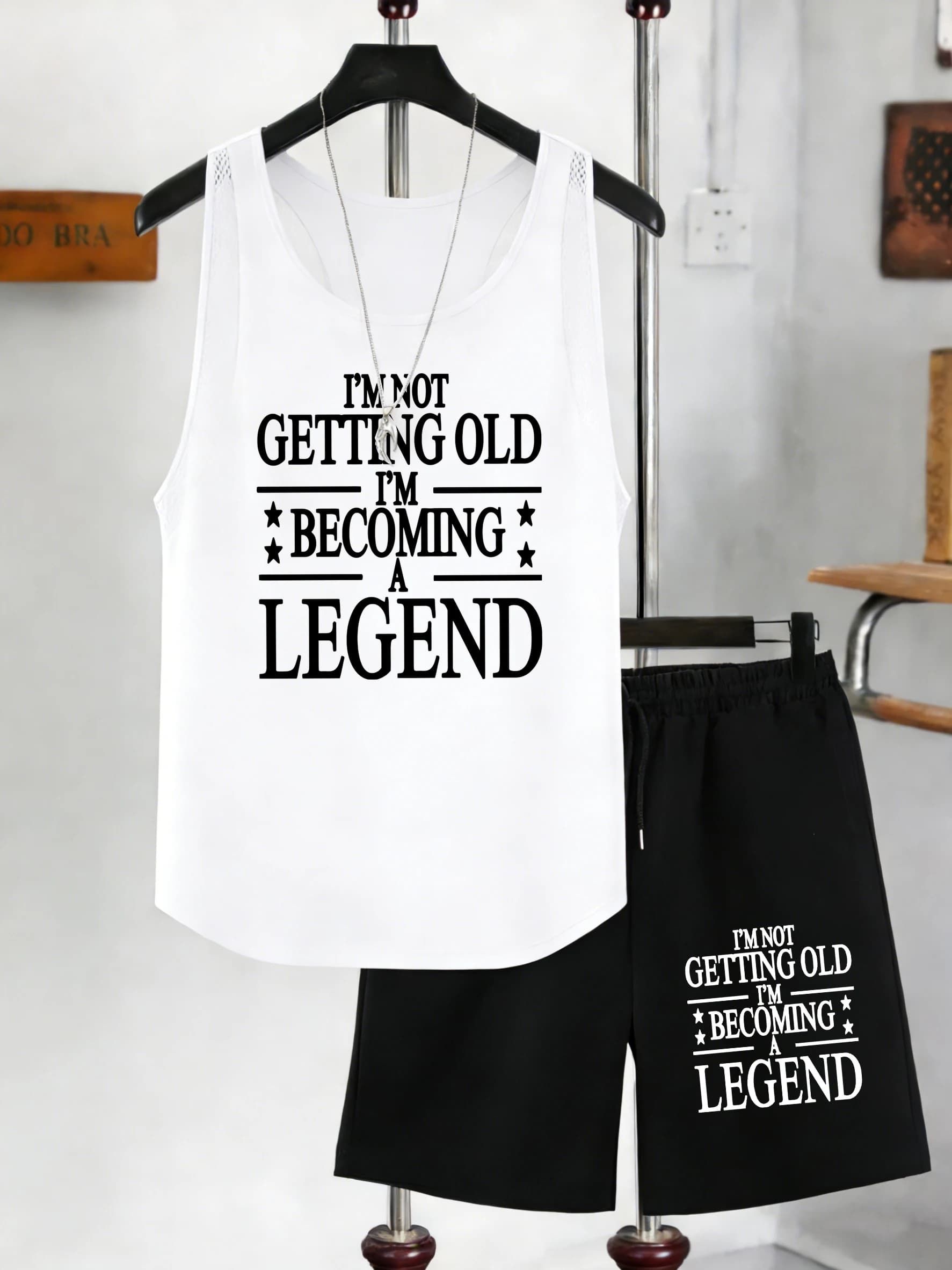 Set Canotta and Men's Shorts with Print 'I'M Not Getting Old Becoming A Legend', Canotta Estiva Senza Maniche in Rete, Pantaloncini Traspiranti a Gamba Larga con Tasche