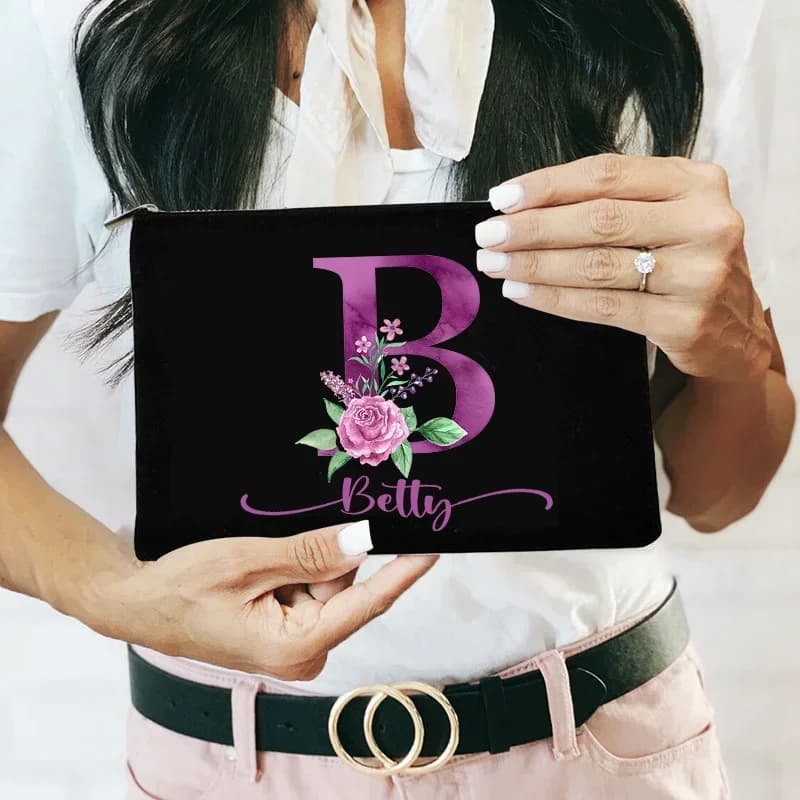 Borsa per il trucco con nome personalizzato con fiore viola Scatola per il trucco personalizzata per matrimonio da damigella d'onore Borsa laterale per portafoglio da toilette per donna
