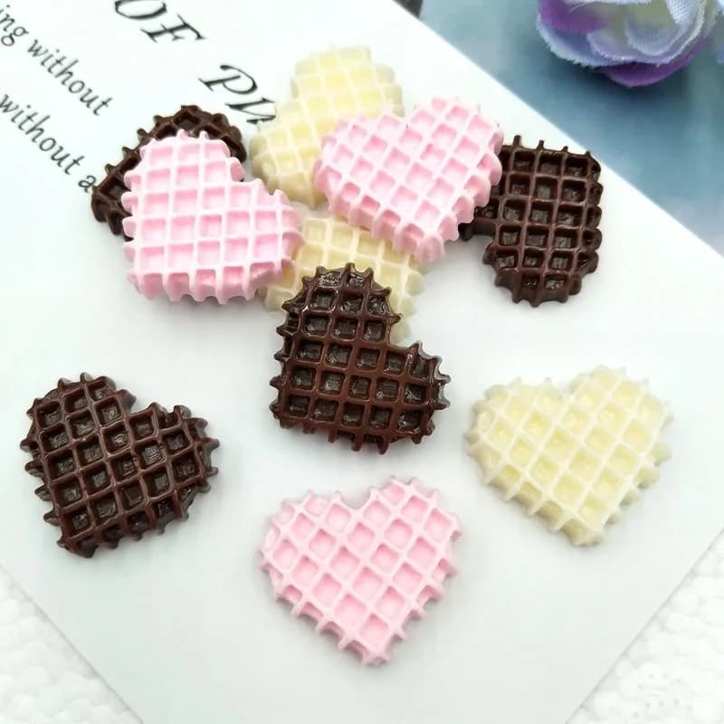 10 pz/lotto Cibo Cabochon Carino In Resina A Forma di Cuore Biscotto Parte Posteriore Piana Per Scrapbooking Mestiere Abbellimento Decorazione Mobile