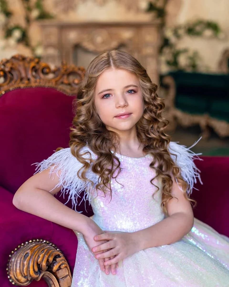 Abito da ragazza di fiore glitter personalizzato per paillettes da sposa lunghezza del pavimento con piume primo abito da festa di compleanno eucaristico per bambini