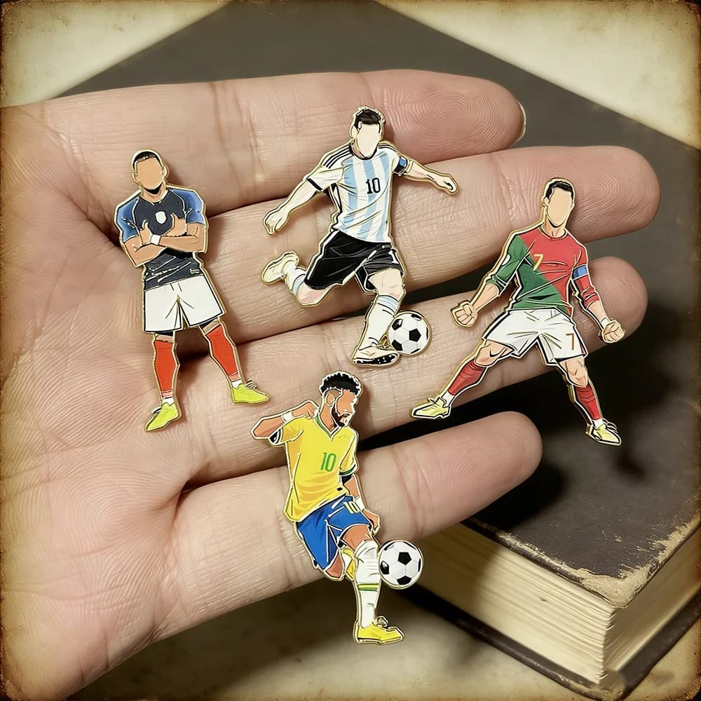 Set di 4 spille da calcio a forma di stella, distintivi da bavero per atleti professionisti, badge per zaino, gioielli da festa per tifosi e amici dello sport