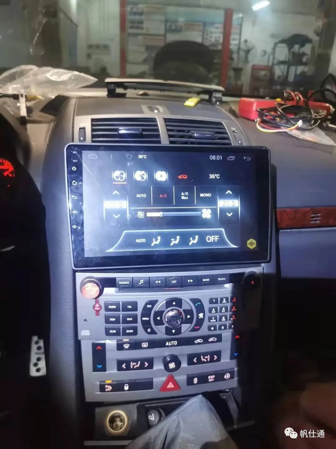 Autoradio Android 14 da 10,25 pollici per Audi Q7 2005-2015 con Carplay Wireless, Qualcomm Snapdragon 680, per guida a sinistra