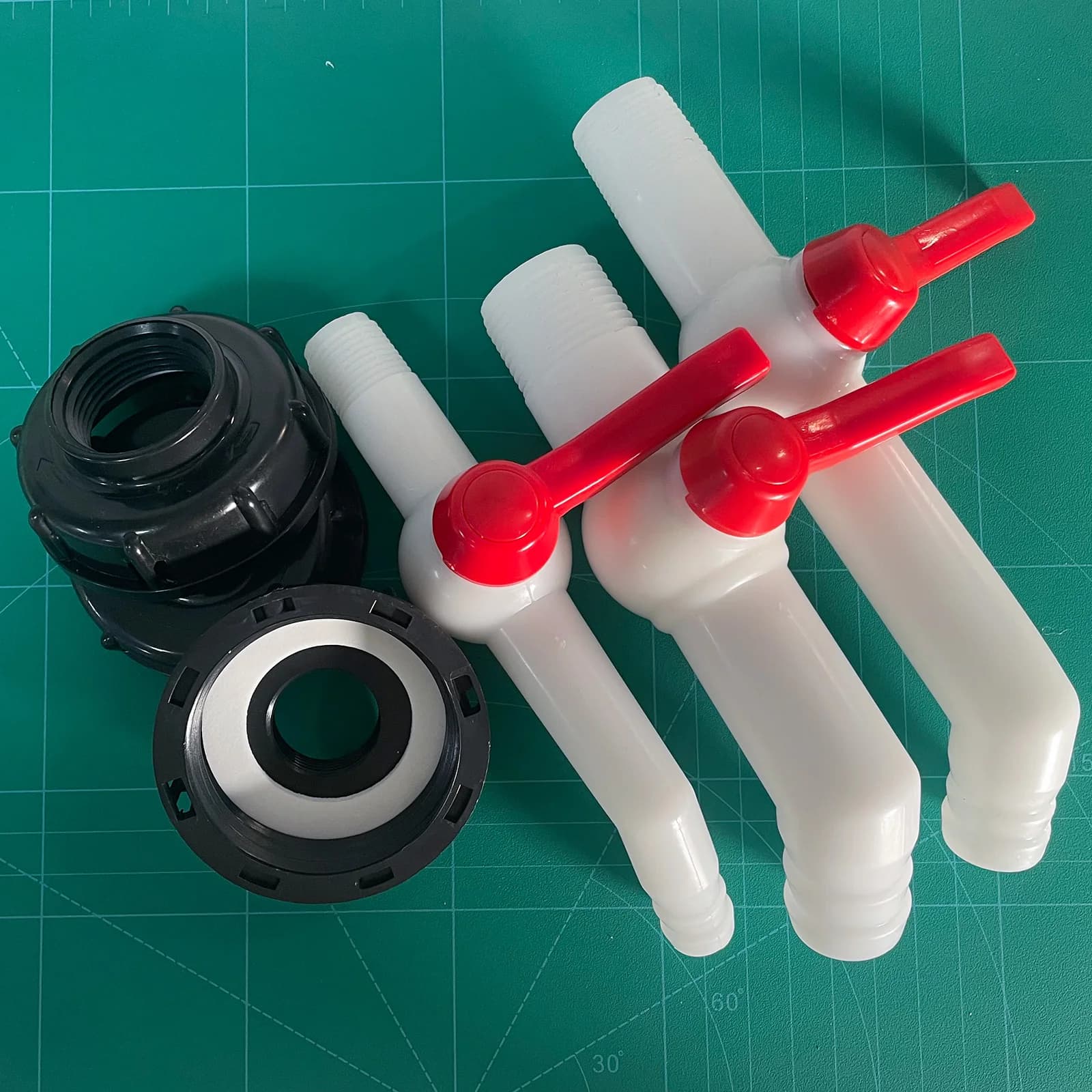 1Set Raccordi per serbatoio IBC in plastica ad angolo obliquo bianco S60 * 6 Raccordi per tubi flessibili con valvola filettata Adattatore per serbatoio Rubinetto per tubo da giardino