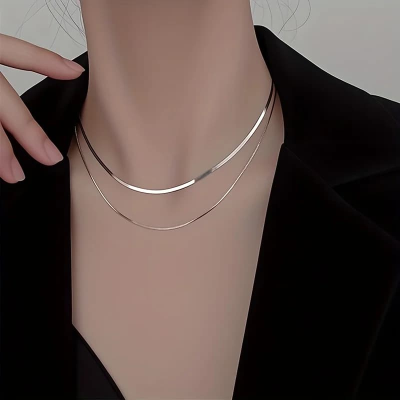 1 catena a doppio strato in acciaio al titanio a forma di osso di serpente, collana da donna alla moda e raffinata, adatta per l'uso quotidiano e come regalo con vari ciondoli
