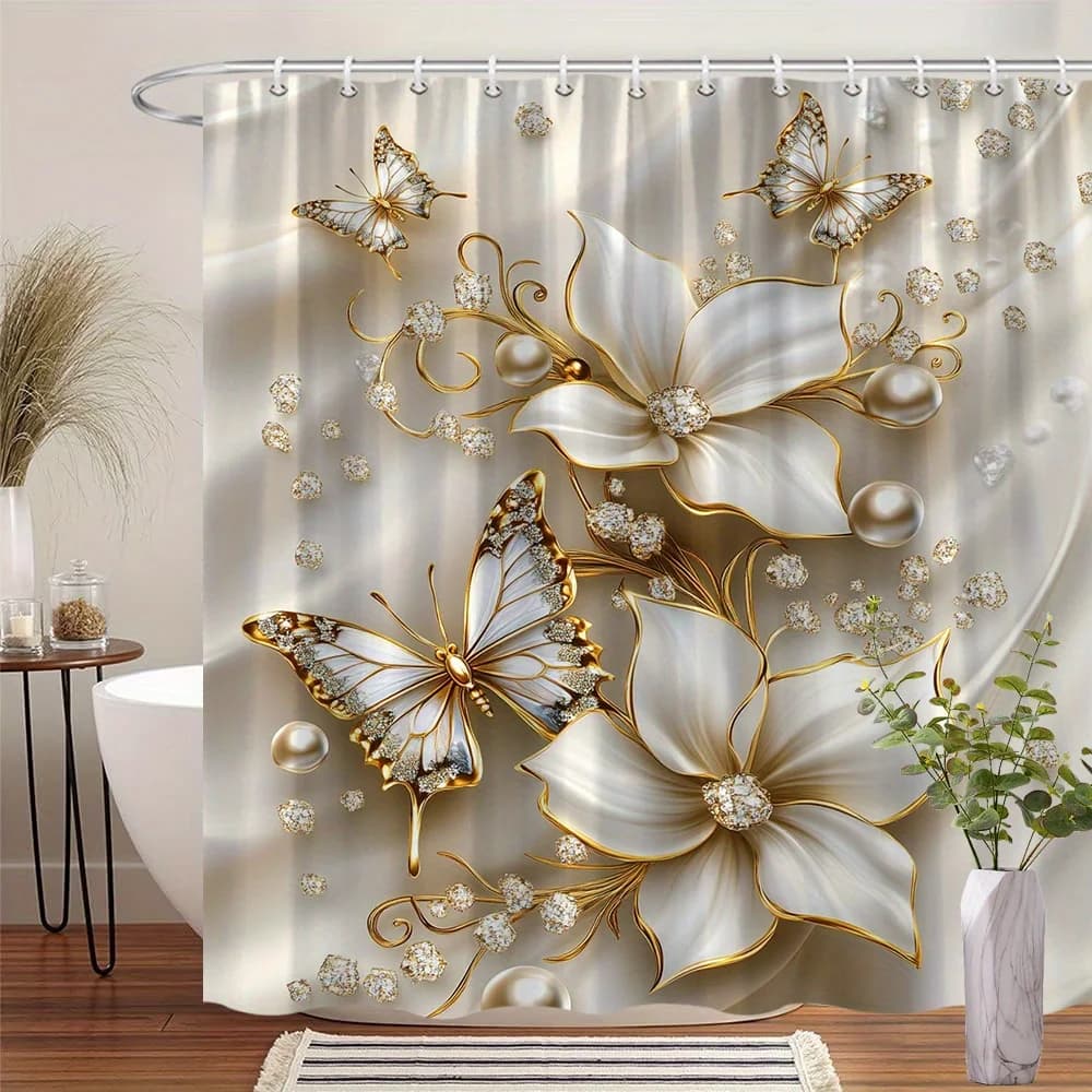 Tenda da doccia floreale: fiori in raso bianco, accenti e farfalle dorate, design elegante, poliestere cremoso