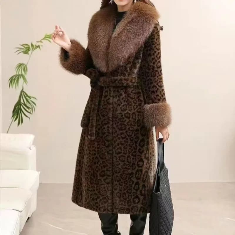 Cappotto da donna 2025 Inverno Nuovo cappotto allentato con stampa leopardata Cappotto lungo con temperamento integrato Collo di pelliccia alla moda per donna WLF