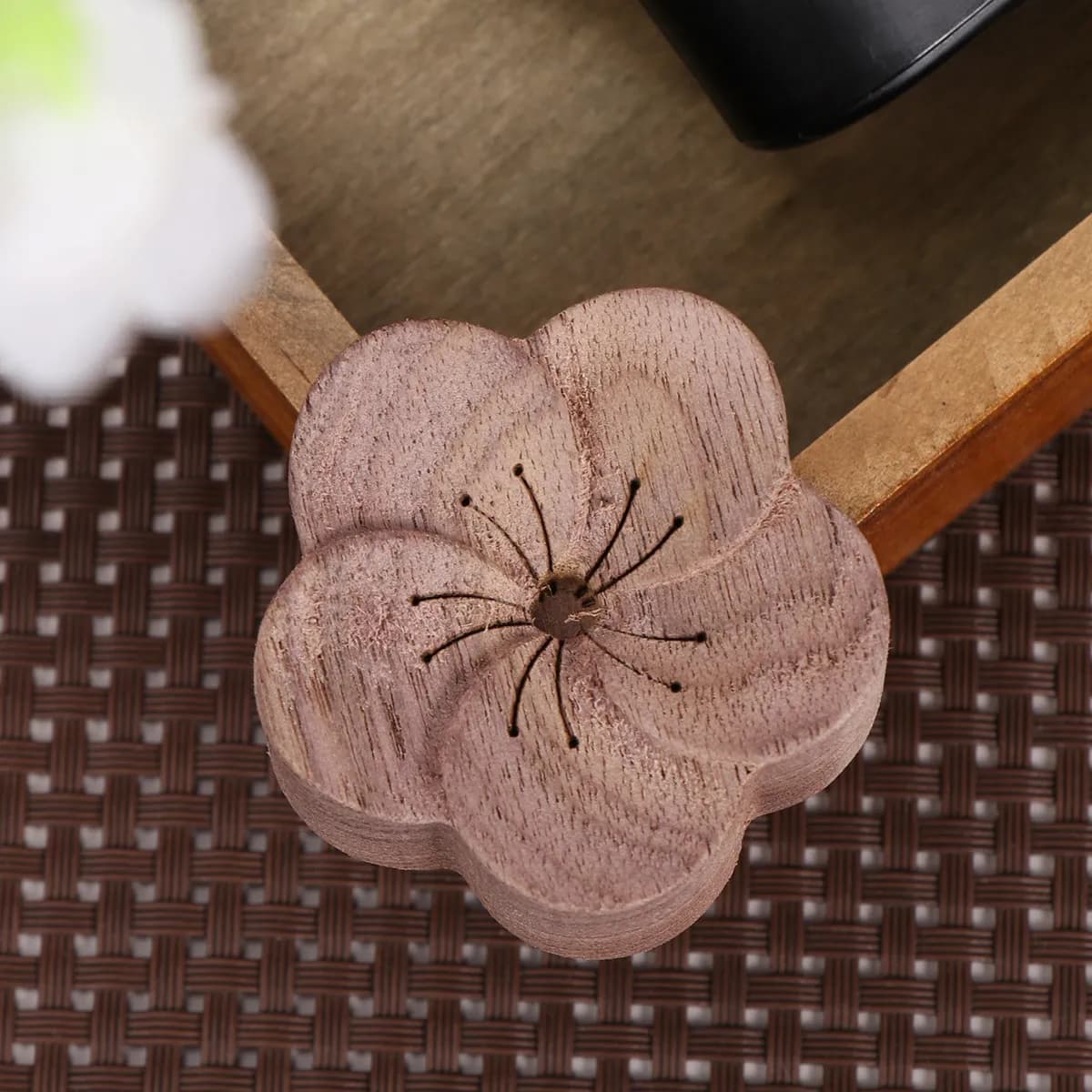 1Pcs Essential Oil Diffuser Wood Aromatherapy Diffuser Plum Blossom Sleep Helper Home Office Bedroom Relaxation Rejuvenation