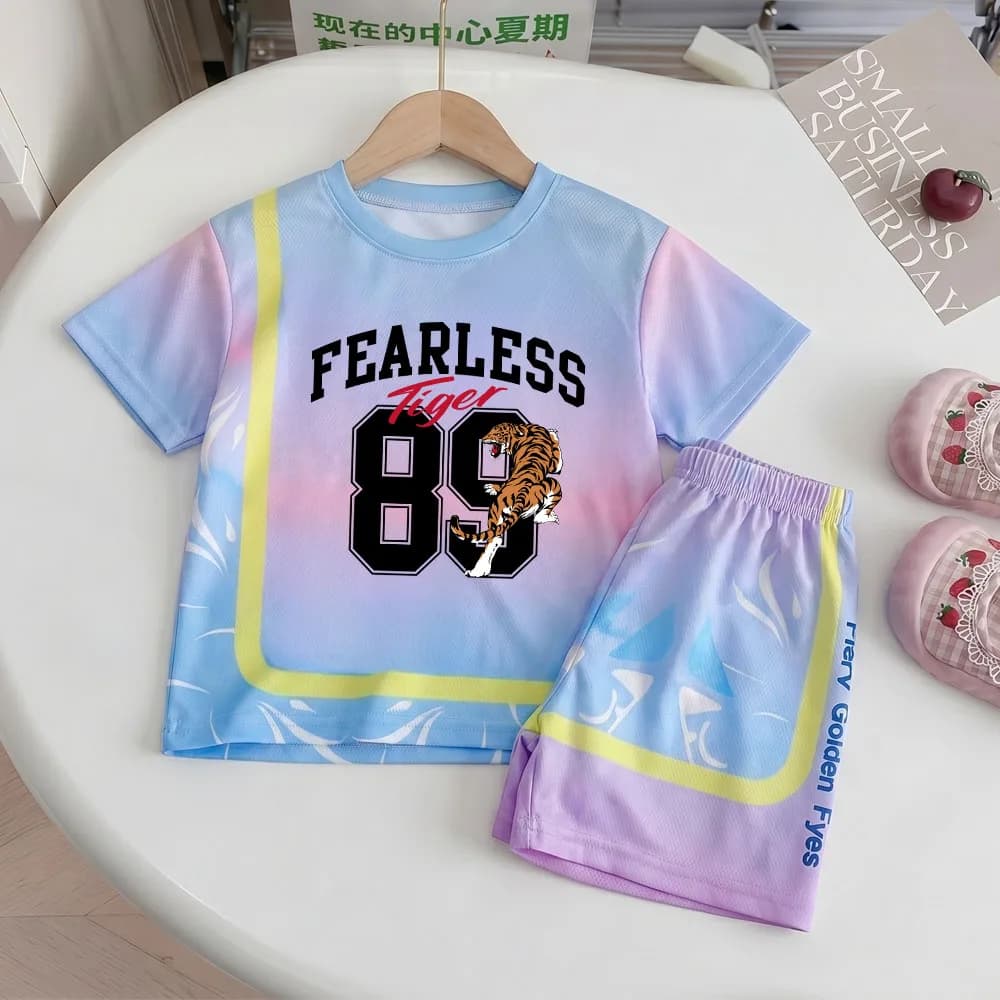 Completi Estivi Casual per Bambini e Bambine, Set Sportivo con Stampa Lettering alla Moda, T-Shirt a Maniche Corte e Pantaloncini, 2 Pezzi