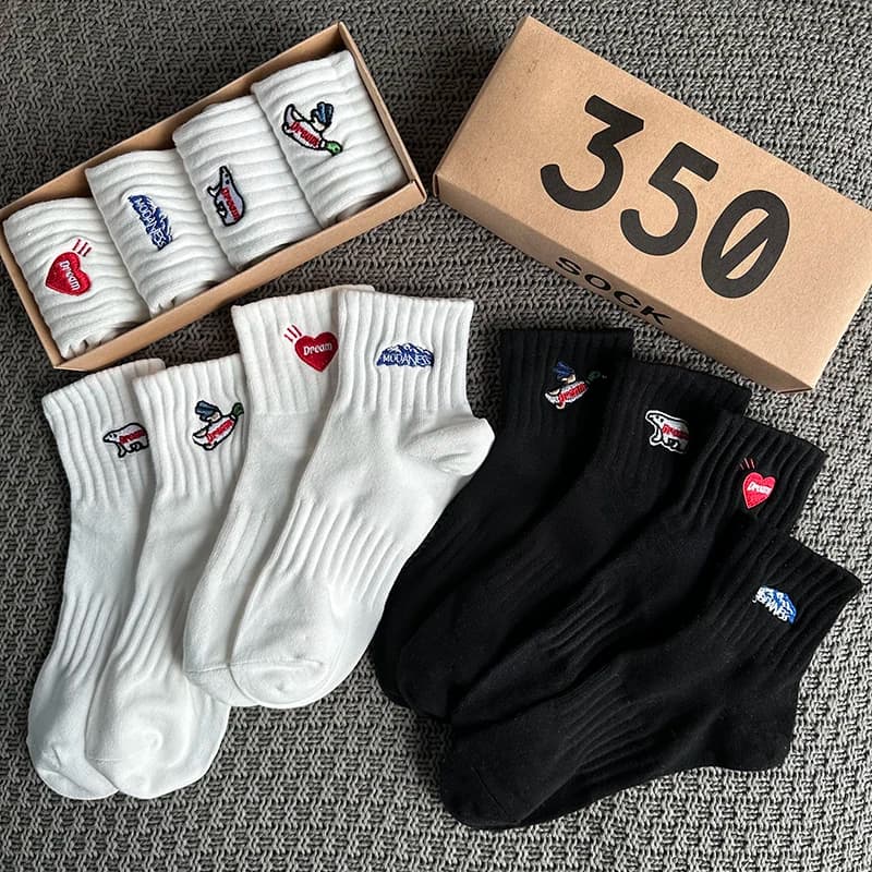 Men Socks 4 Pairs /Box Spring Cotton Ventilation Male Female Socks Black Trend Ins Embroidery Deodorization White Sports Socks