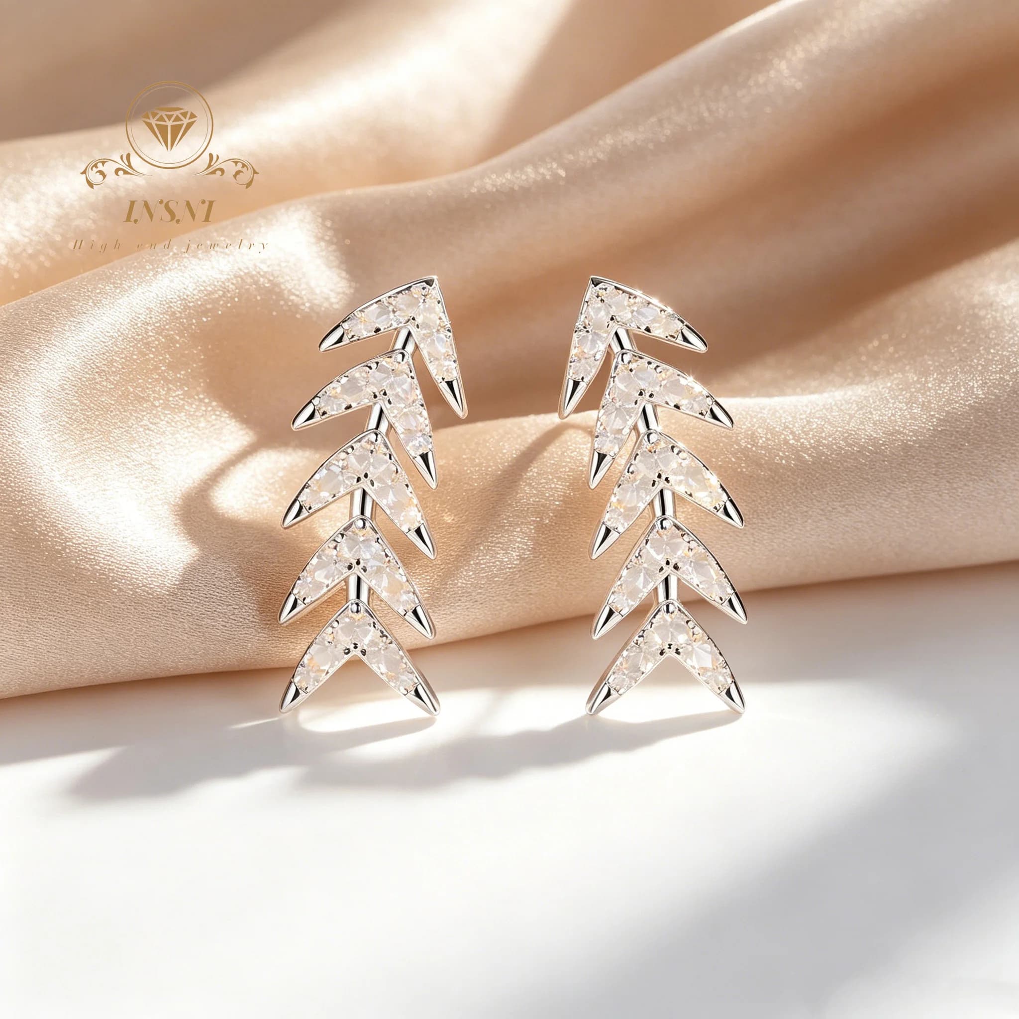 Orecchini a perno in Argento Sterling S925 con Frange a Freccia e Osso di Pesce, Orecchini Premium con Moissanite, Gioielli di Lusso Leggero a Prezzi Accessibili