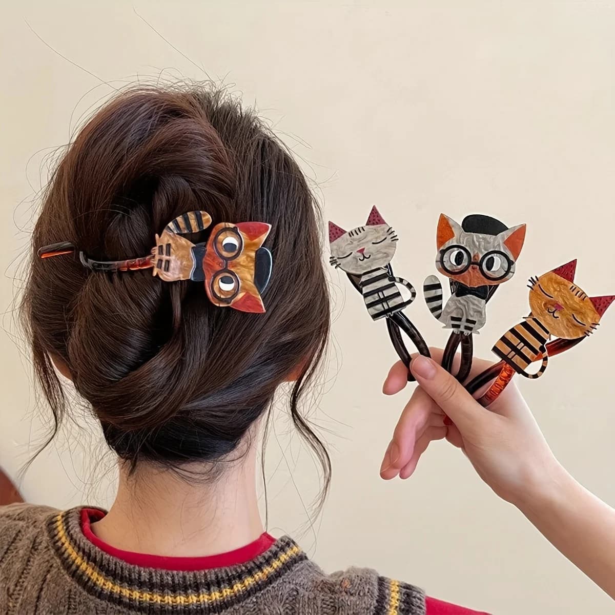 Set of 4 pieces of cute acrylic hair clips with cartoon cat suitable for women and girls: perfect gift for Christmas and New Year