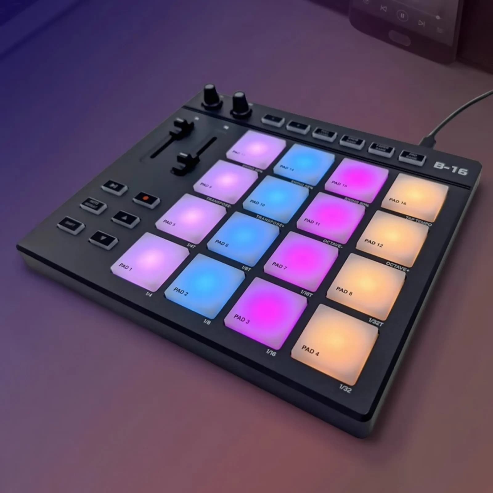 Controller MIDI Mini controller Pad Cuscinetti per batteria retroilluminati USB Beat Maker Machine 6 Manopole disponibili Nota Ripeti Pulsanti a livello completo