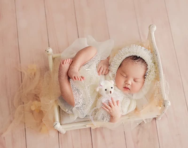 Newborn Photography Props Wooden Backdrop Iron Posing Crib Bed Floral Outfit Set Pillow Wrap Set for Baby Studio Photo Shoot