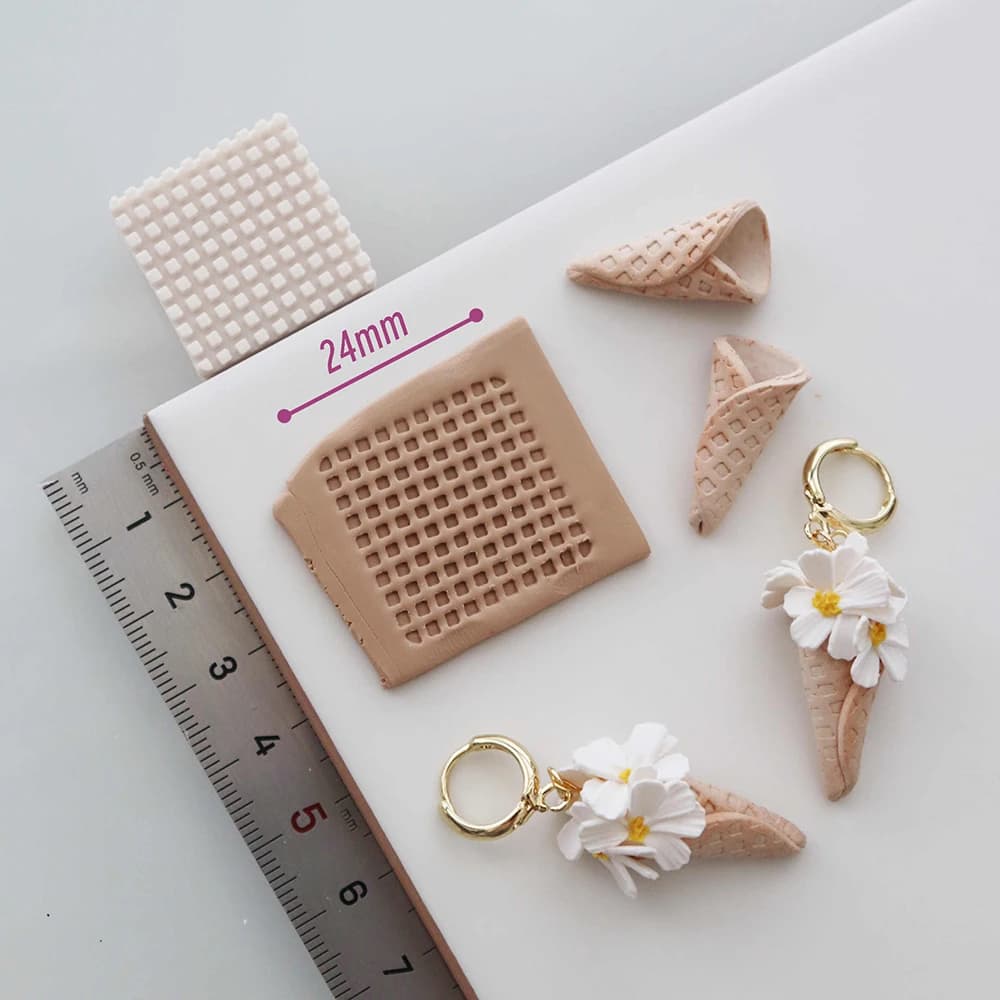 1 pz Base per gelato Waffle Texture Stampo per stampa Fai da te Orecchini in argilla polimerica Collana Spilla Stampo da taglio Modellazione Strumenti di ceramica