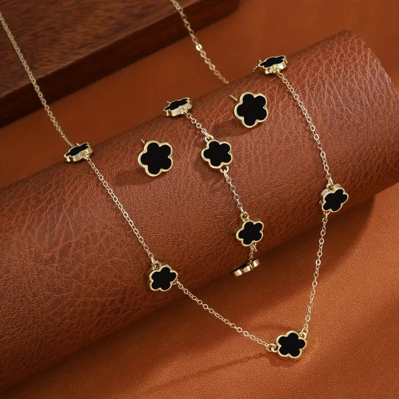 Set di 3 Pezzi con Collana, Bracciale e Orecchini a Forma di Fiore a Cinque Petali Portafortuna per Donne, Elegante Gioiello a Quadrifoglio per Feste e Regali