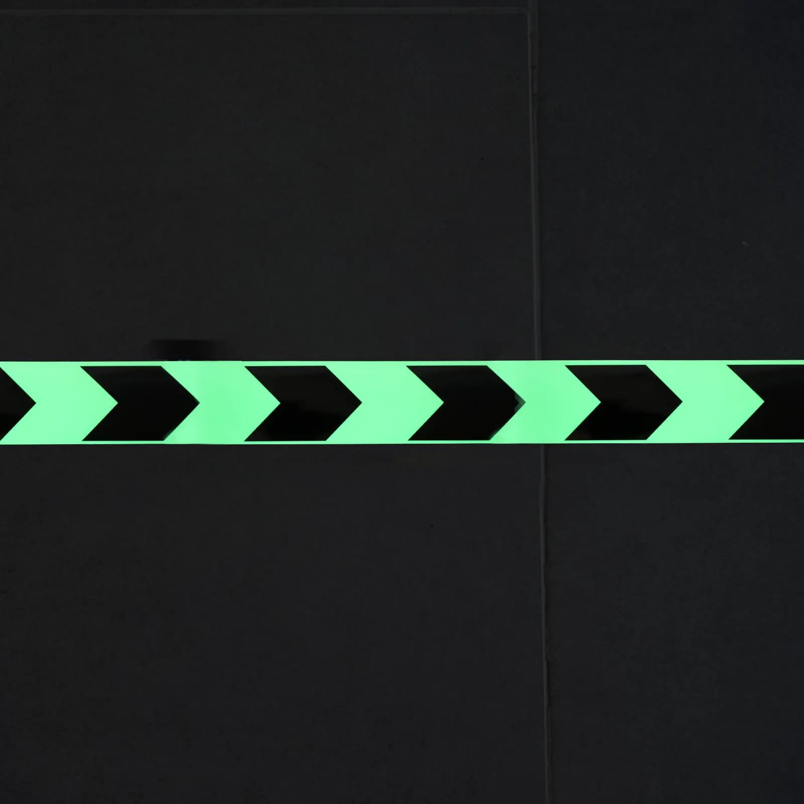 1 Rotolo di Nastro Adesivo Direzionale Luminoso Notturno, Nastro Riflettente di Sicurezza Resistente con Frecce, Segnalazione di Pericolo per Esterni