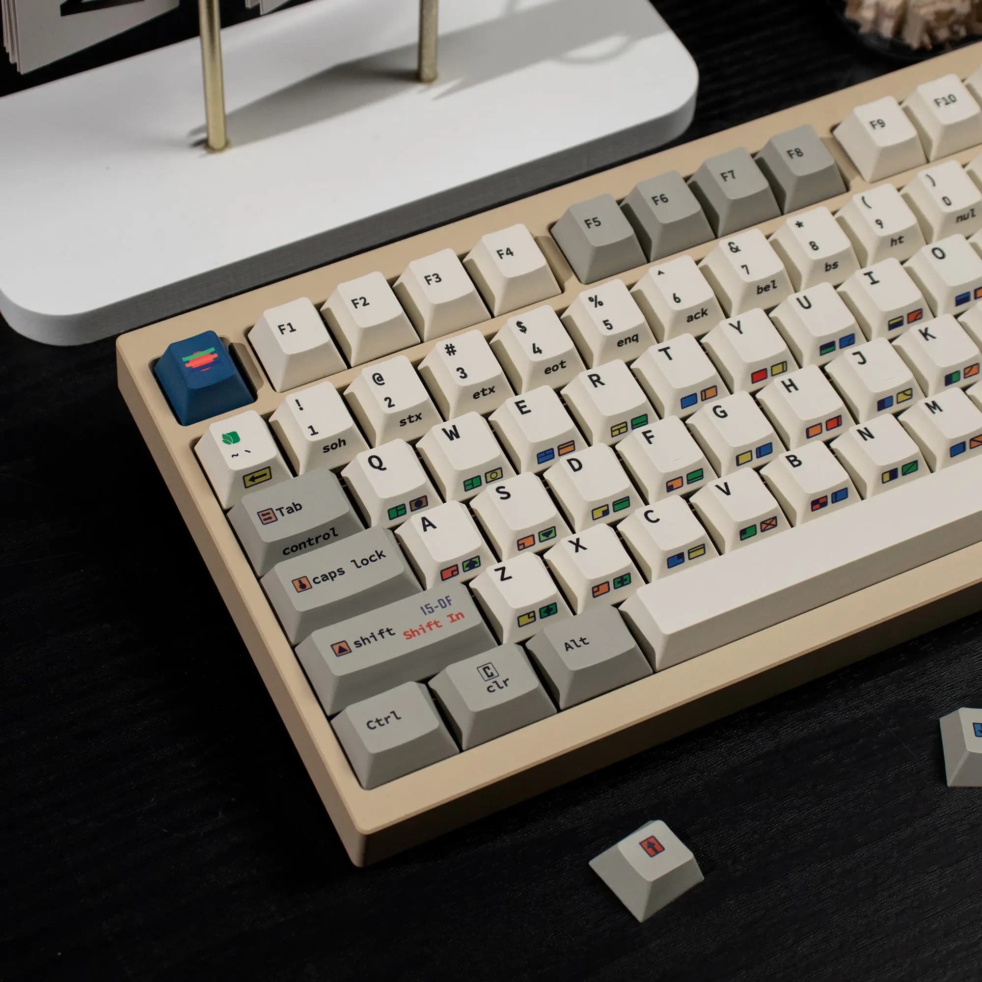 147 keys C64 Retro Keycaps Cherry Profile Dye-Sub PBT Keycaps Print side colored Covers for MX Switch Mechanical Keyboard