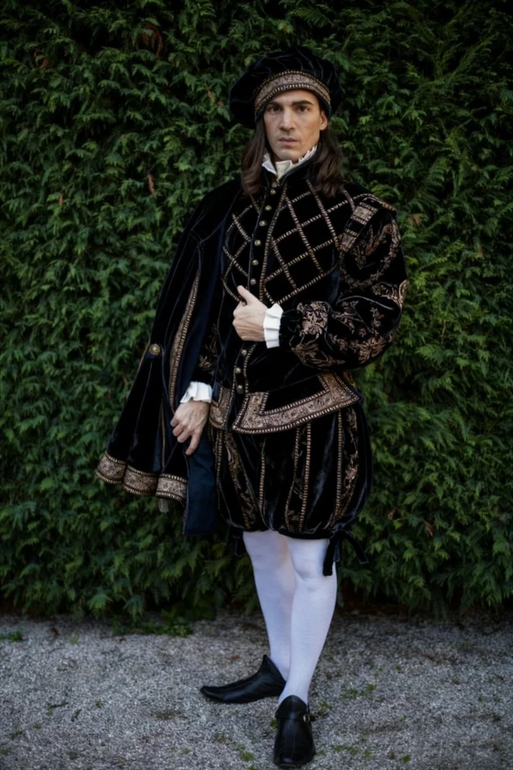 Medieval Henry VIII Era Renaissance Tudor Black Suit Royal Noble Prince Ball Gown With Cape Hat Set Men's Venice Outfits