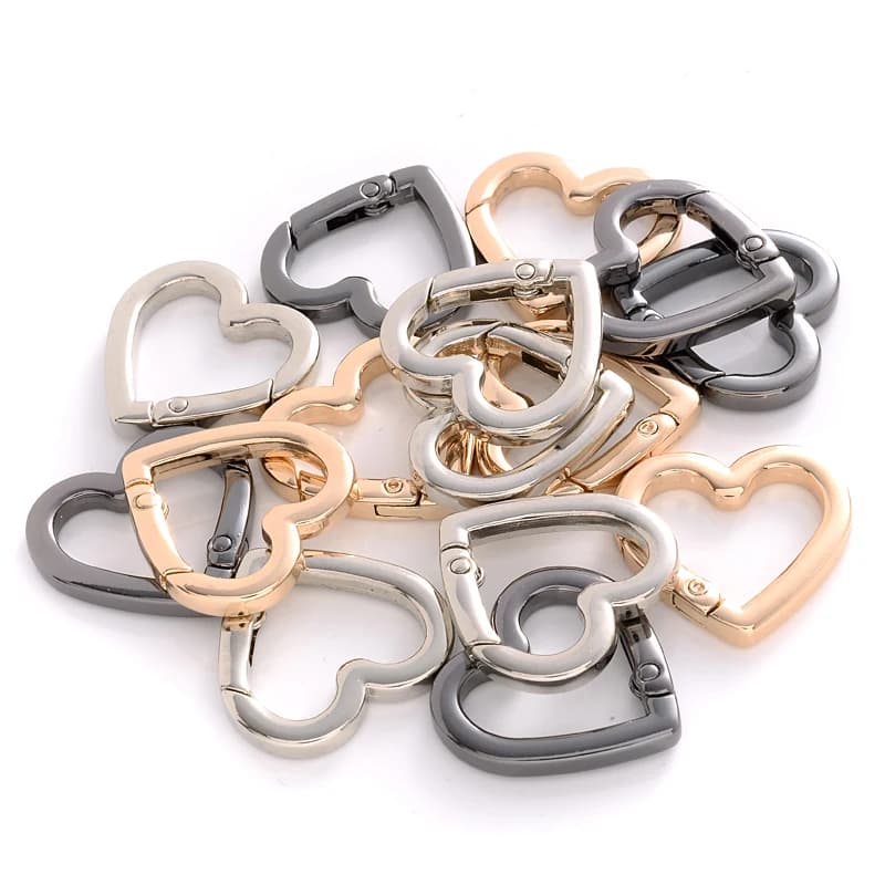5 Pz/lotto 25mm Metallo a Forma di Cuore Molla Catenacci Openable Moschettone Portachiavi Borsa Pinze Gancio Cane Catena Fibbie Connettore Accessori