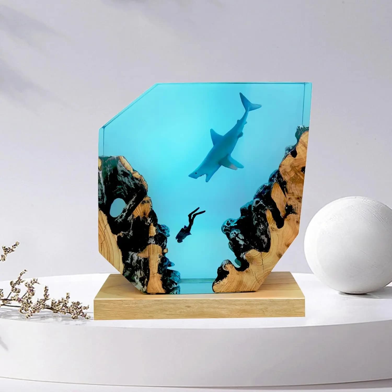 Lampada a forma di squalo in resina epossidica, luce notturna oceanica per l'arredamento della camera da letto, illuminazione artistica unica per la casa come regalo di Natale
