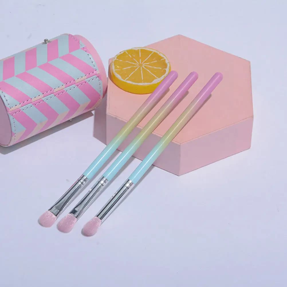 10 shading brushes, make-up brushes, container to shade the foundation, cosmetics, fard