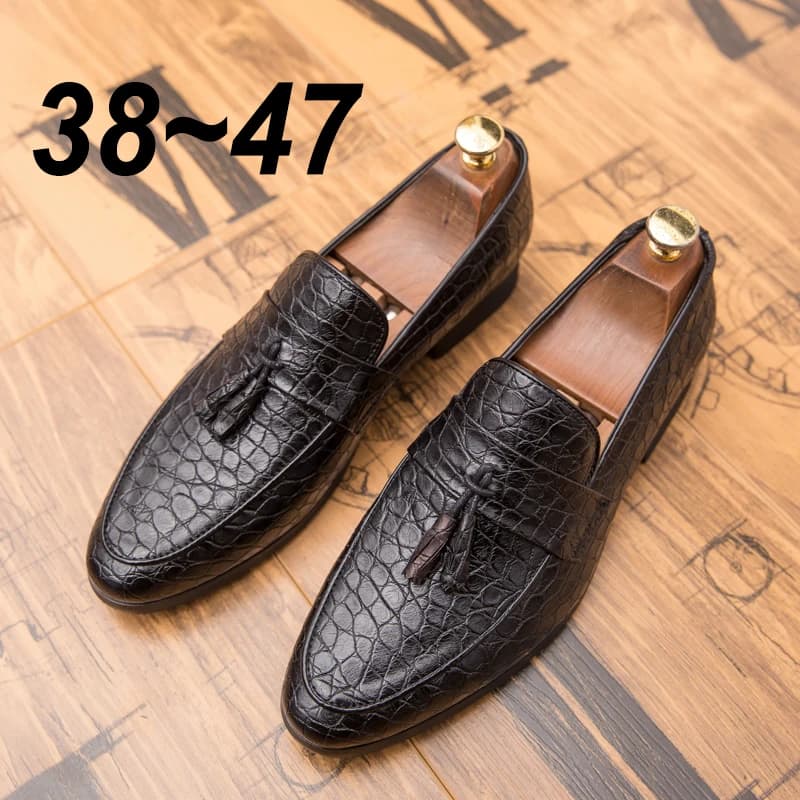 Mocassini britannici da uomo tinta unita punta a punta nappa Slip On Classic Fashion Business Casual scarpe da sposa formali per uomo