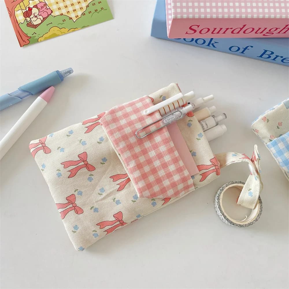 Astuccio Portapenne Floreale in Poliestere, Porta Penne Compatto in Tessuto con Fiocco per Infermiere, Ideale per Viaggi, Scuola, Regalo