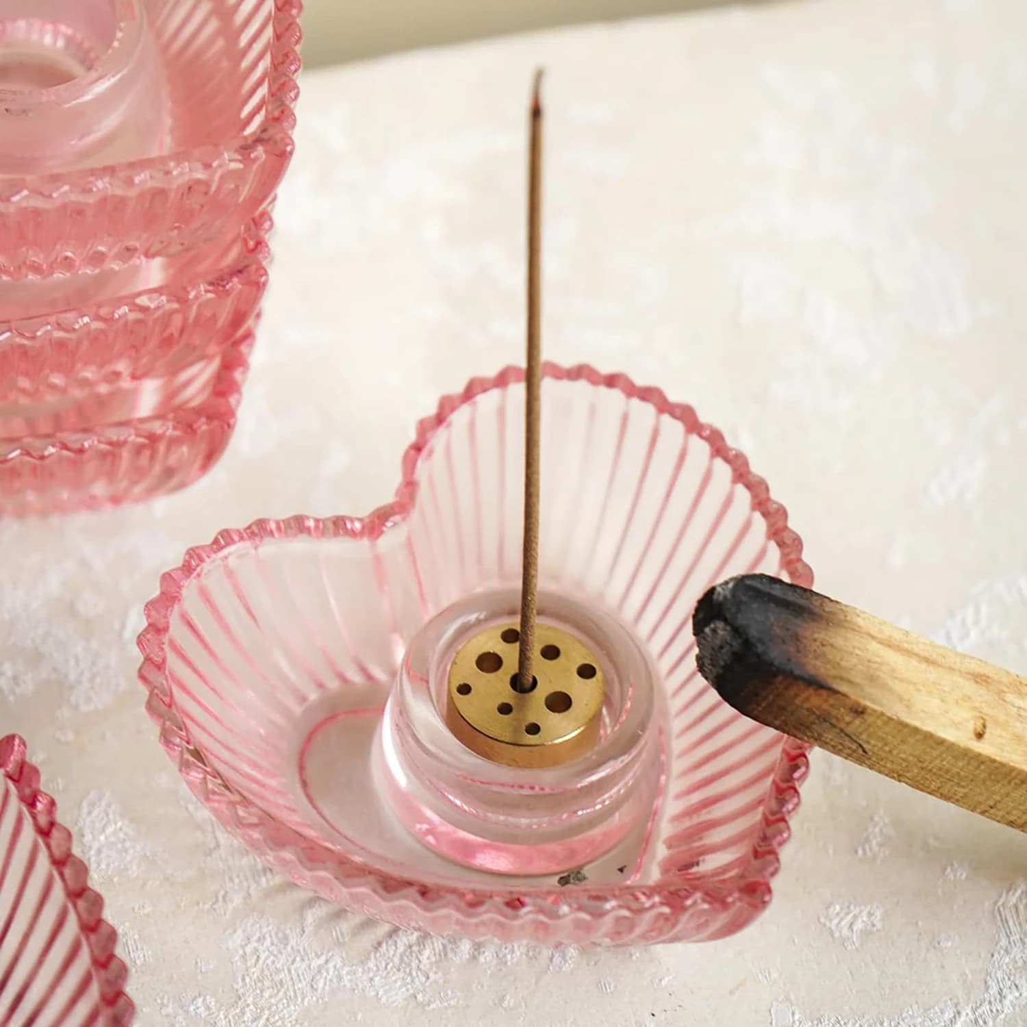 Porta Incenso in Vetro a Forma di Cuore con Raccoglitore di Ceneri, Supporto per Bastoncini d'Incenso per Meditazione, Yoga e SPA