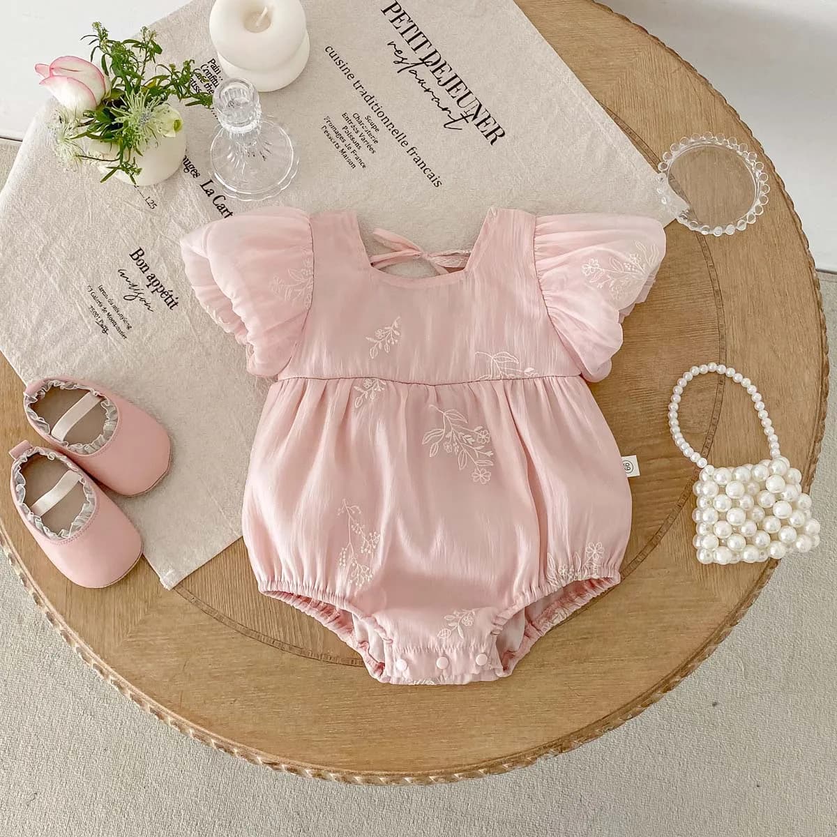 Nuova tuta estiva per bambina, carina tuta in cotone ricamato con maniche a palloncino, abbigliamento comodo per bambini adatto per 0-2 anni