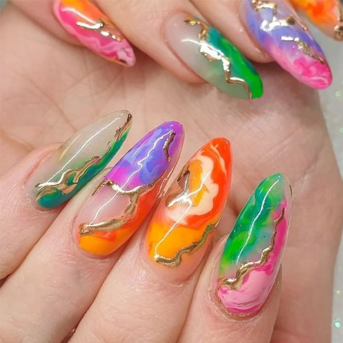 Premere sulle unghie unghie finte a spillo medio a forma di mandorla bastone colorato sulle unghie disegni di marmo sbavature colla sulle unghie punta acrilica