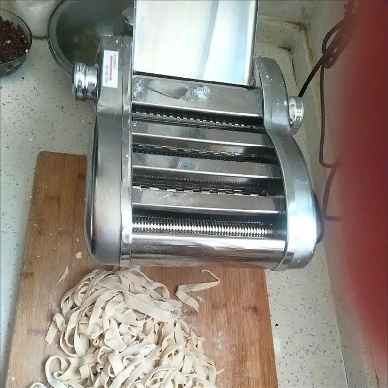 Macchina per pasta fresca Macchina per tagliatelle Taglierina per tagliatelle Smerigliatrice elettrica automatica elettrica a quattro coltelli